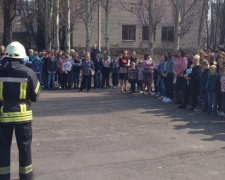 В Авдеевке сегодня эвакуировали детей: подробности и фото