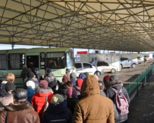 Огромные очереди зафиксированы по обе стороны донбасской линии разграничения