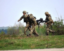 На Донбассе 14 обстрелов, ранен украинский военный