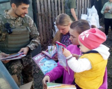 Авдеевские &quot;симики&quot; доставили помощь от волонтеров жителям прифронтового поселка и военным (ФОТО)