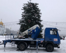 Почему погасла елка на площади ДК и когда снова засияет