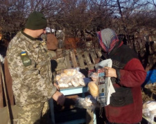 Авдеевские «симики» фиксировали последствия обстрела, а также помогали детям и взрослым (ФОТО)
