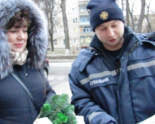 Спасатели провели с жителями Авдеевки беседы о взрывной опасности