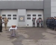 В Авдеевку привезли подарки для спасателей