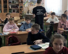 В Авдеевке полицейские призывают школьников к здоровому образу жизни