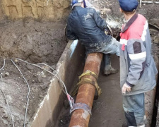 &quot;Вскрытие покажет!&quot;: авдеевские коммунальщики устраняют порывы и разбираются в их причинах (ФОТОФАКТ)