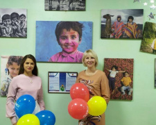 В честь открытия мурала в Авдеевке детям подготовили креативные и мотивирующие подарки (ФОТО)
