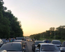 На Донетчине более 200 автомобилей скопились утром в очередях на КПВВ