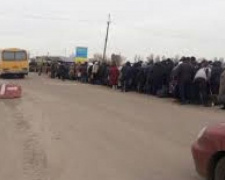Одиннадцать человек не пропустили через линию разграничения на Донбассе в воскресенье