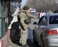 Пятнадцати людям не удалось пересечь линию соприкосновения на Донбассе