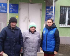 Штаб  &quot;Пролиска – Авдеевка&quot;  помог маломобильной жительнице Верхнеторецкого оформить пенсию (ФОТО)