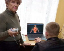 В межах проєкту «Ноутбук кожному вчителю» Авдіївка отримала майже сорок сучасних гаджетів