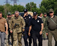 Донбасс: блокпостов станет меньше, командующий ООС проводит проверку