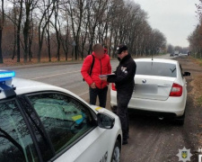 Полицейские на проспекте в Авдеевке провели беседы с нарушителями правил дорожного движения