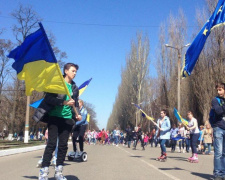 Авдеевцы поют и танцуют с самого утра: фоторепортаж
