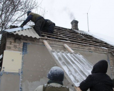 В Авдеевке восстанавливали поврежденные обстрелами дома на двух улицах (ФОТО)