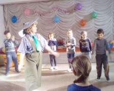 В Авдіївці діти зустрілись із казковим героєм (ФОТО)