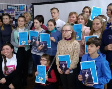 Осмислення Євромайдану : в Авдіївці пройшли літературні читання (ФОТО)