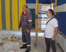 Работы по капремонту спортивного зала и раздевалок в авдеевской школе №6 вышли на финишную прямую (ФОТО)