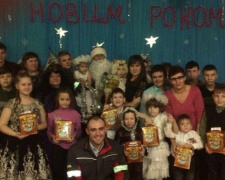 В Авдеевке воспитанникам &quot;Искорки&quot; устроили праздник и одарили подарками (ФОТО)
