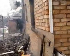 Жованка обстреляна, сгорел жилой дом: появилось видео