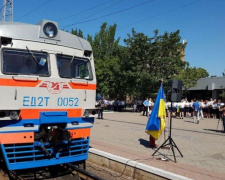 Обновленные пригородные электропоезда отправились сегодня из Мариуполя (ФОТО)