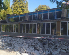 В Авдеевке продолжают ремонтировать опорную школу (ФОТОФАКТ)