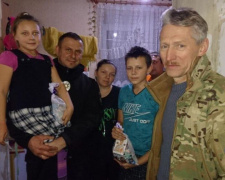 Волонтеры из Львова привезли в Авдеевку новогодние подарки для детей из многодетных семей