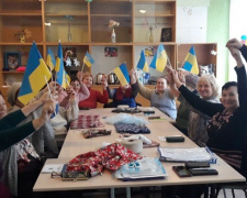 Пожилые люди Авдеевки создали «цепь единения»