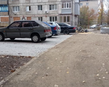 В рамках конкурса социальных проектов жители 9 квартала продолжают оборудование парковочной зоны (ФОТОФАКТ)