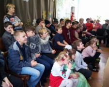 В Авдеевке деток с инвалидностью развлекали и дарили подарки (ФОТОФАКТ)