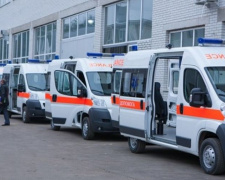 Украинские больницы получат 200 машин скорой помощи от Фонда Рината Ахметова