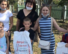 Молодежь АКХЗ помогла собрать детей в школу