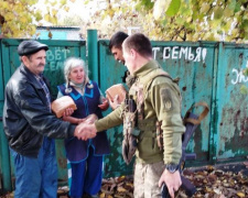 Офицеры Cimic Avdeevka развезли в прифронтовые населенные пункты хлеб, книги и лекарства   (ФОТО)