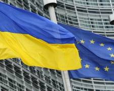 Єврокомісія рекомендувала визнати Україну кандидатом на вступ до ЄС