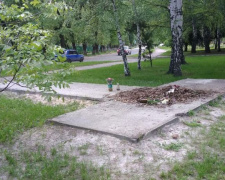 В Авдеевке скандал: местные активисты разобрали стелу памяти о погибших жителях (ФОТО)