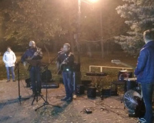 В Авдеевке звучала живая уличная музыка (ФОТО)