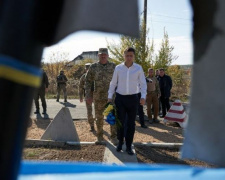 Президент Украины посетил прифронтовую Авдеевку (ФОТО)