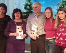 Дружеские встречи в «Веселом каблучке»: заводская молодежь побывала на празднике у ветеранов предприятия