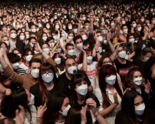 Эксперимент в Испании: из 5000 посетителей концерта коронавирусом заразились двое