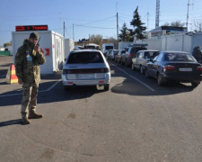 Сутки в донбасских КПВВ: снизился наплыв людей и машин, пойман взяткодатель
