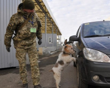 Пограничники не пропустили через линию разграничения на Донбассе компьютеры и таблетки с кодеином
