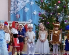 В авдеевском  &quot;Колокольчике&quot; прошёл новогодний утренник для малышей (ФОТО)