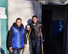 Маломобильному пенсионеру помогли устроиться в интернат