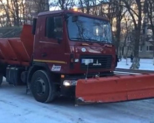Работники КП «СЕЗ» вышли на борьбу со снегом