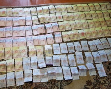 Раскрыта преступная схема на КПВВ &quot;Новотроицкое&quot;:  шесть пограничников вымогали взятки с перевозчиков