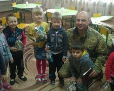 Военные из Авдеевки порадовали детей прифронтовой зоны