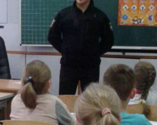 В Авдеевке в школу пришла полиция