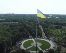 В Краматорске подняли самый большой в Донецкой области флаг Украины
