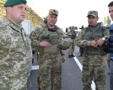 Британский министр обороны посетил зону ООС (ФОТО)